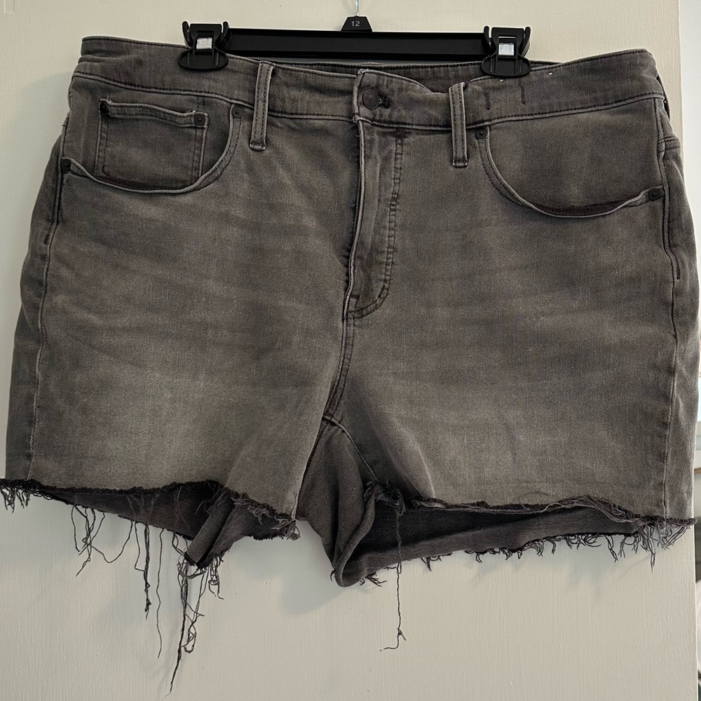 Madewell women’s 18w shorts gray